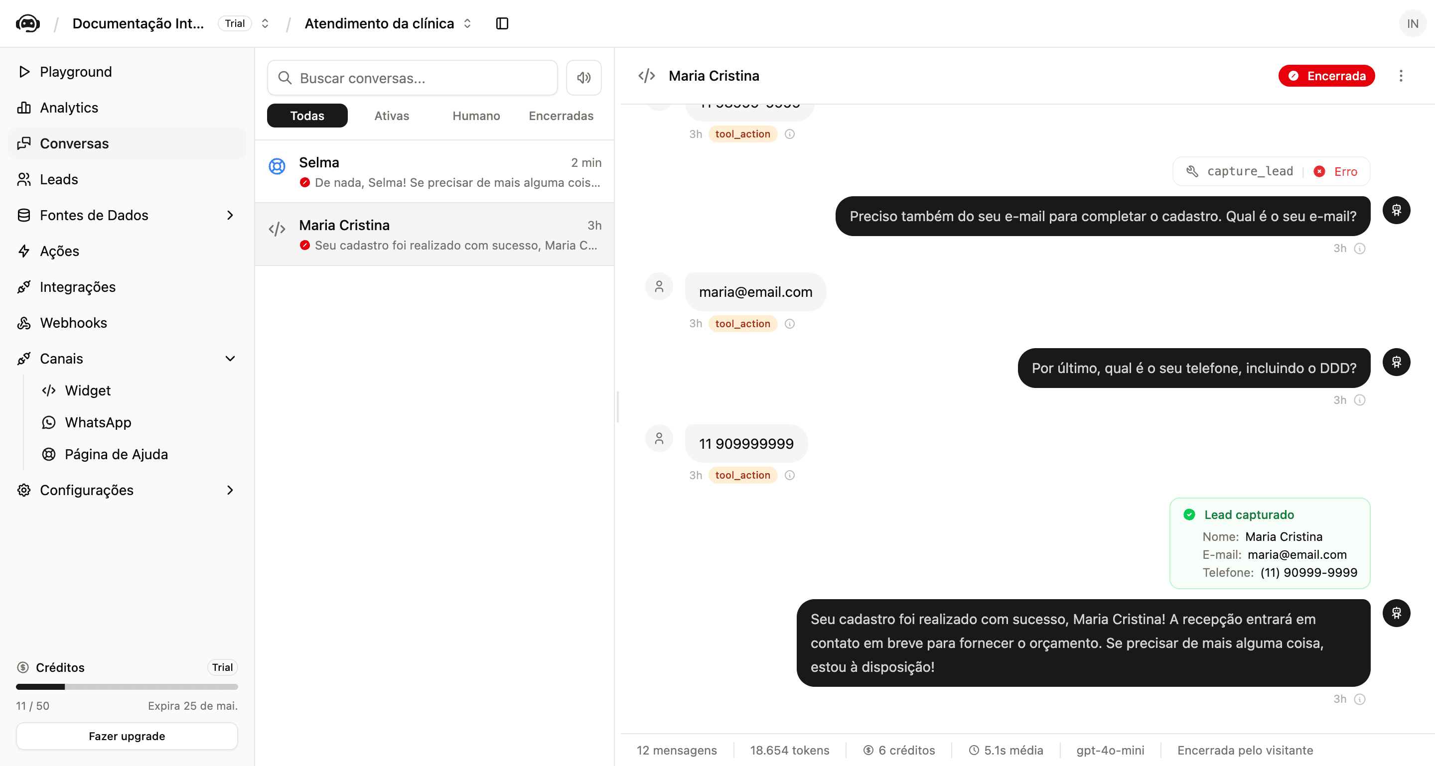 Conversa aberta com mensagens trocadas, ferramentas chamadas pelo atendente (capture_lead com badge Concluído, card Lead capturado), badge Encerrada e rodapé com métricas da conversa